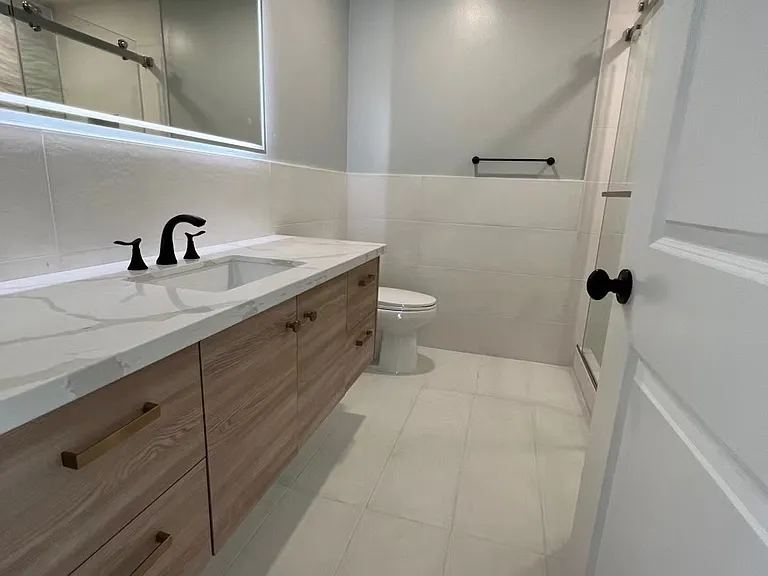 955 Lakeshire Ct — Photo 6