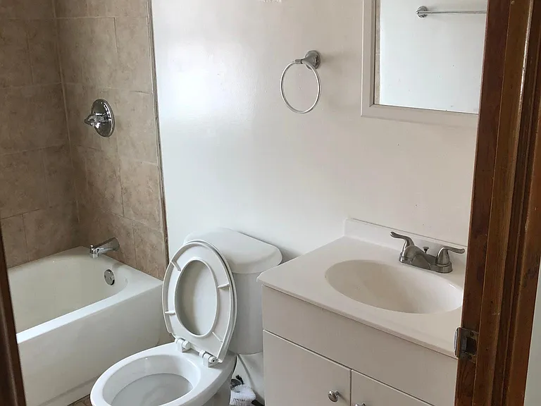 16531 Burnside Ave #2 — Photo 3
