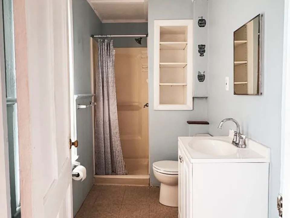 S 1st St
