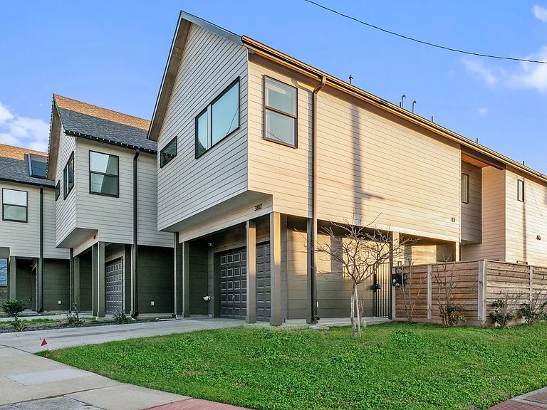 3802 Commerce St — Photo 41
