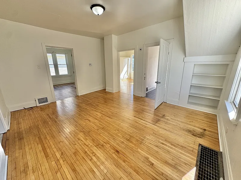 2 bed, 1.0 bath, $999 — Photo 4