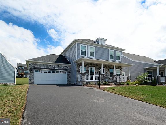 2nd image of 172 Sussex Dr