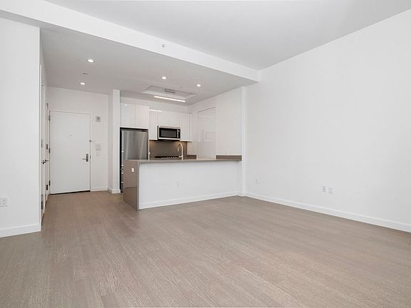 5th image of 42 W 33rd St #31CC