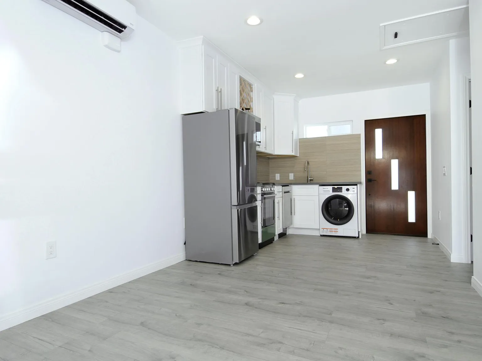 1 bed, 400 sqft, $2,300 — Photo 2