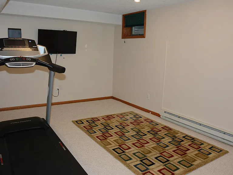 8811 Hawthorne Dr — Photo 23