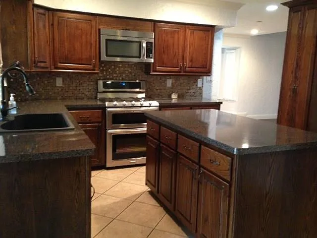 Building Photo - 4817 Roberts Dr