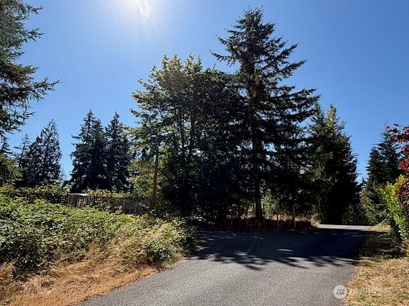 3rd image of 26003 SE Issaquah-Fall City Road