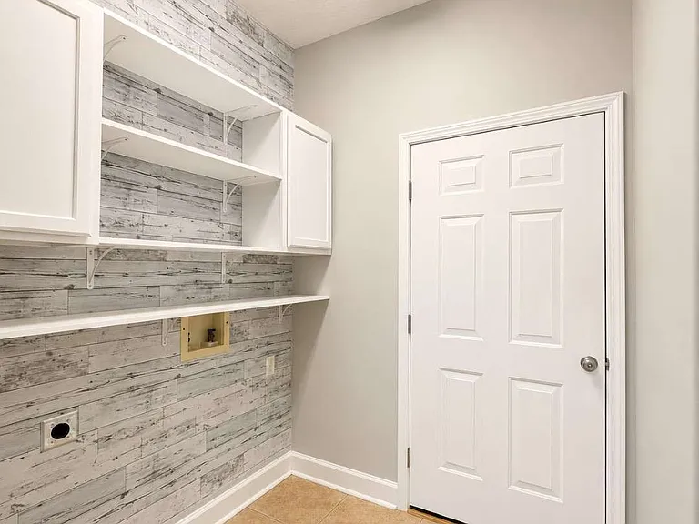 233 Austin Ryan Dr — Photo 27