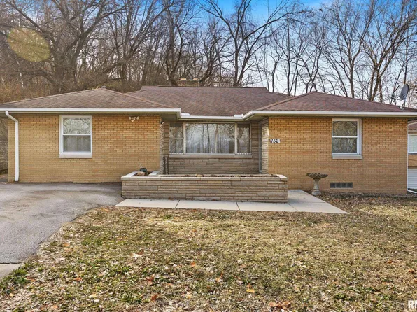 152 Pekin Ave, East Peoria, IL 61611