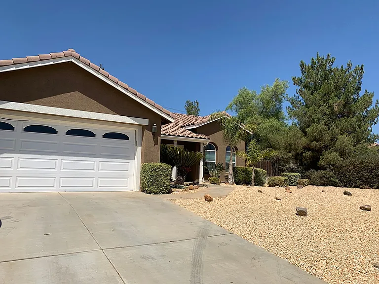 102 Goldenrod Ave — Photo 2