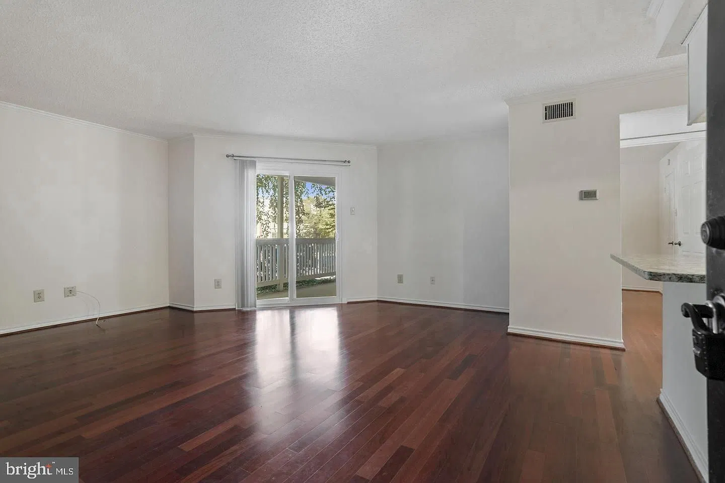 1 bed, 1.0 bath, 624 sqft, $1,900 — Photo 3
