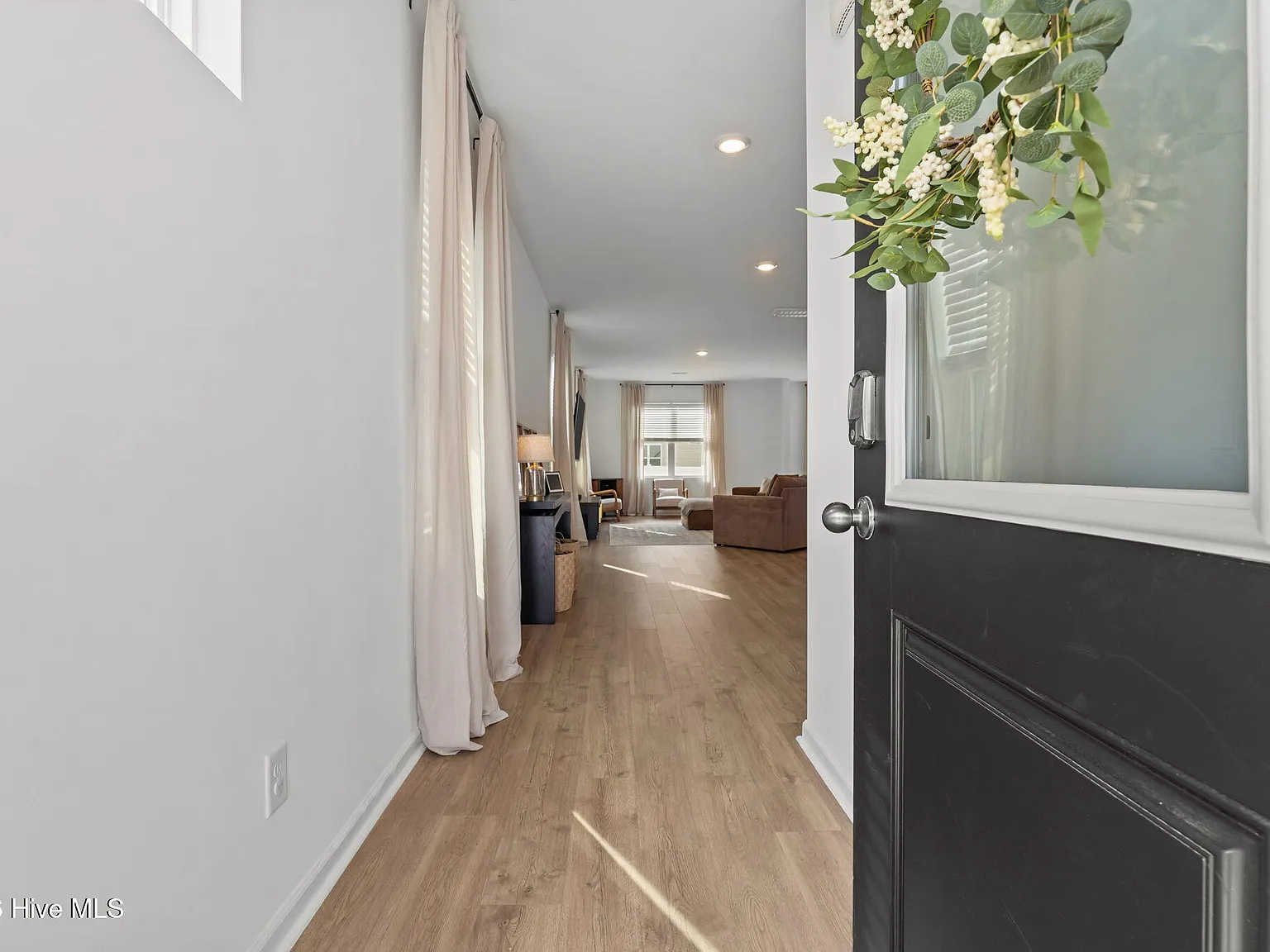 3 bed, 2.5 bath, 2338 sqft, $2,450 — Photo 4