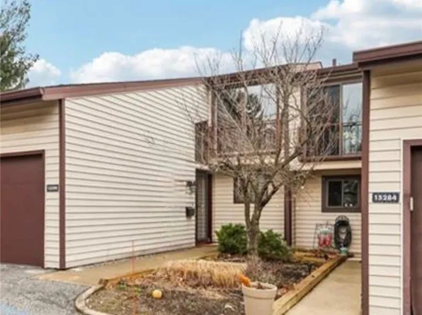 15290 Pine Hill Trl, Middleburg Heights, OH 44130