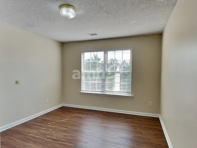 291 Beckenham Ln — Photo 20