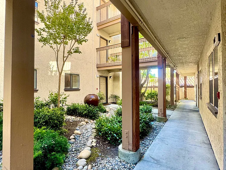 1123 S Villa Way — Photo 20