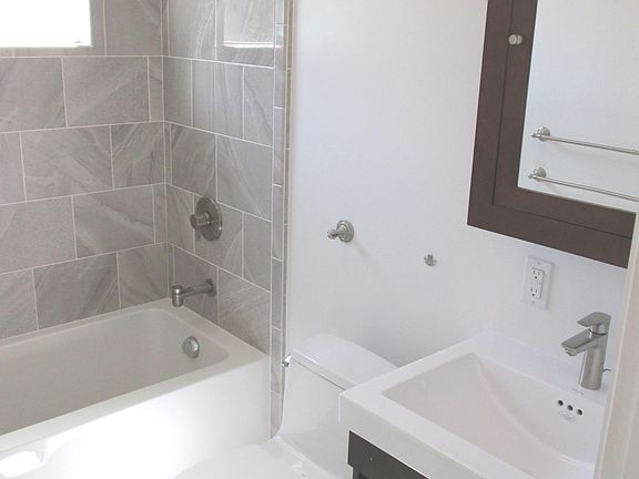 5th image of 49 Roque Moraes Ct APT 6