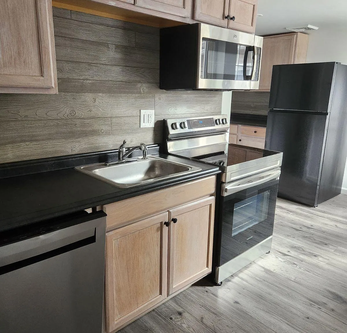 2 bed, 950 sqft, $1,600 — Photo 3
