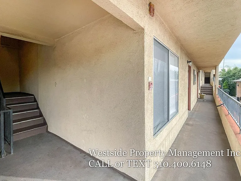 1962 N Beachwood Dr #201 — Photo 12