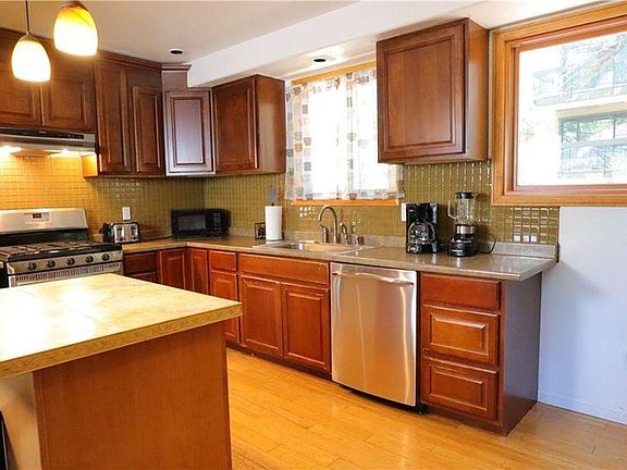3rd image of 27605 Peninsula Dr #212