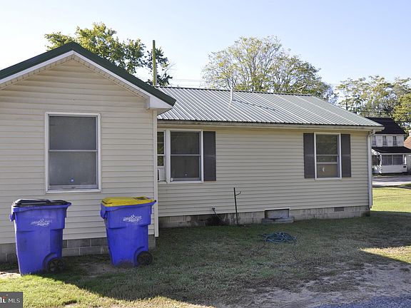 3rd image of 120 E High St