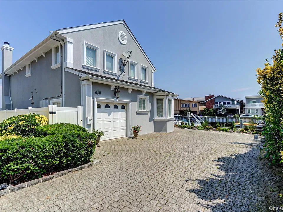 609 E Bay Dr