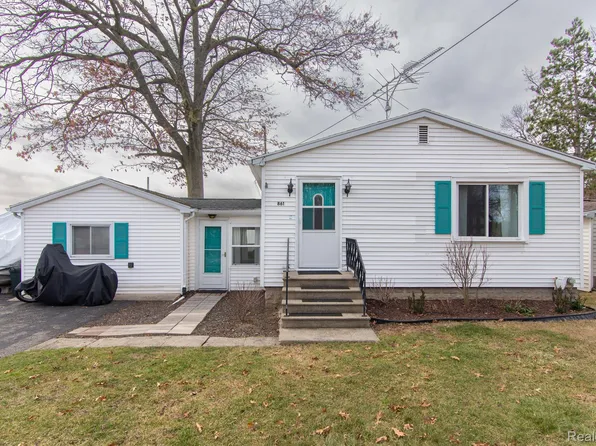 861 S Lakeside Dr, Michigan Center, MI 49254
