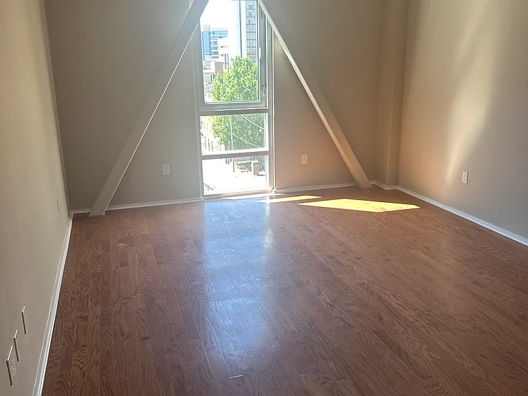 440 Walnut St #402 — Photo 12