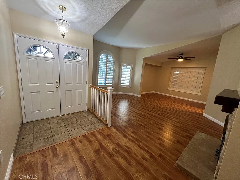 4 bed, 1851 sqft, $3,995 — Photo 2