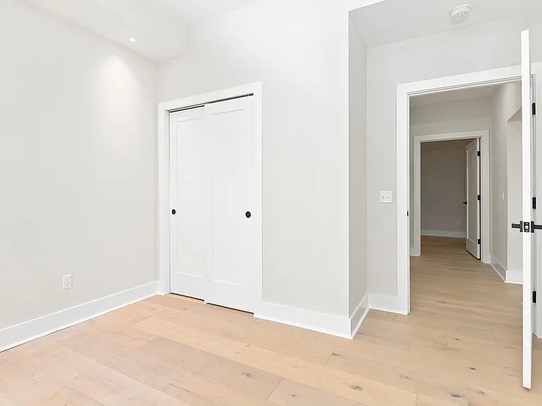 919 12th St NE — Photo 10