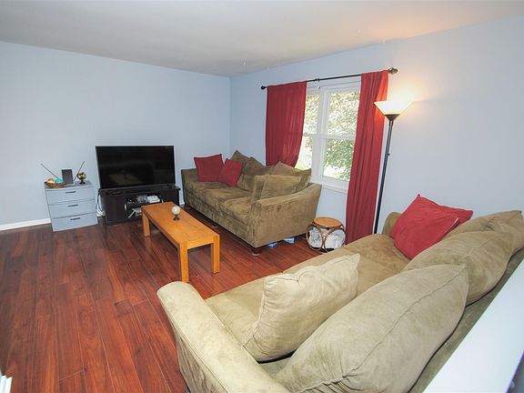2nd image of 1891 Lindenhall Dr