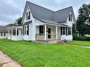 107 W Main St, Bloomfield, IN 47424