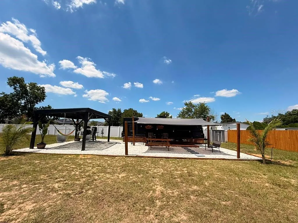 2 bed, 1.0 bath, 300 sqft, $1,250 — Photo 4