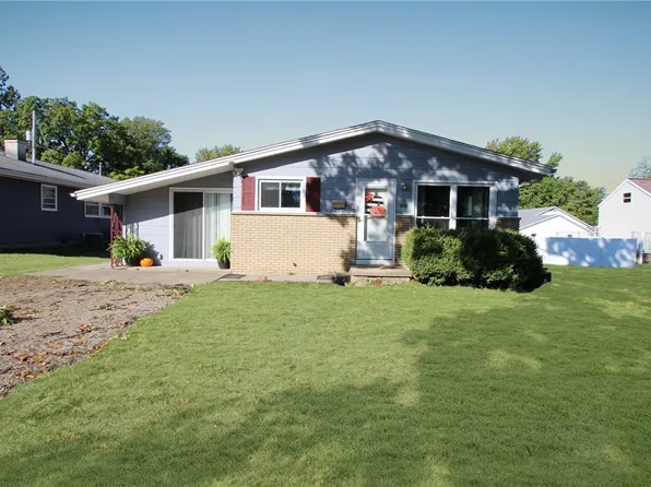 1408 13th St, Charleston, IL 61920