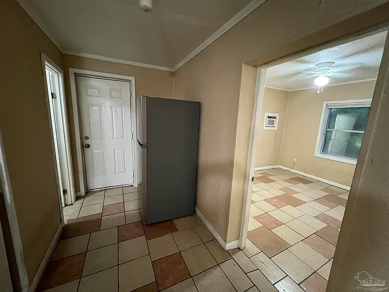 606 Elizabeth St — Photo 4