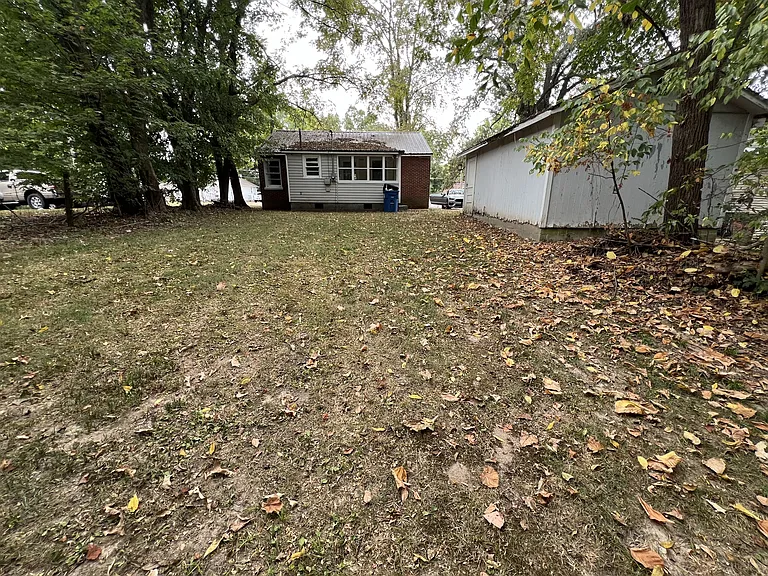 323 Lee St — Photo 21