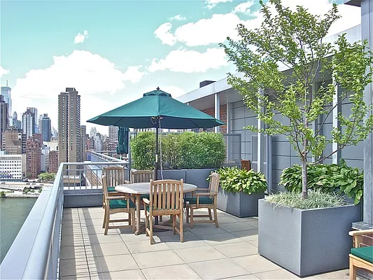 Rented by Sotheby's International Realty | media 18