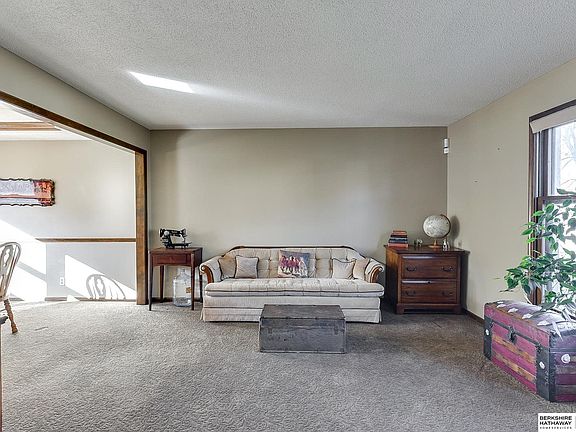 5th image of 14617 Shirley St