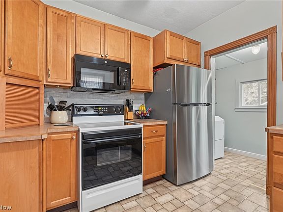 4th image of 346 W Indiana Ave