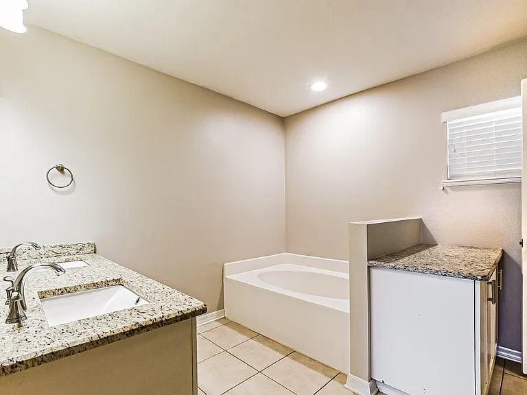 801 Clear Brook Ct — Photo 11