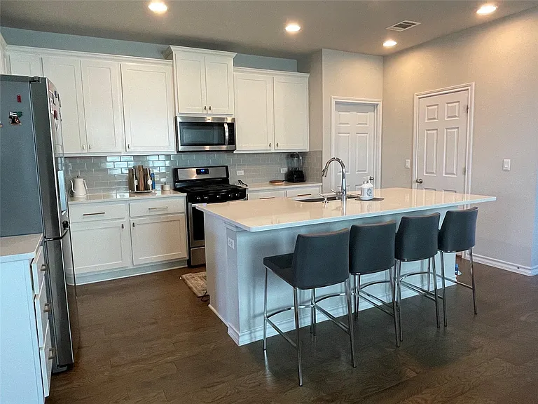 15807 Crissom Ln — Photo 7