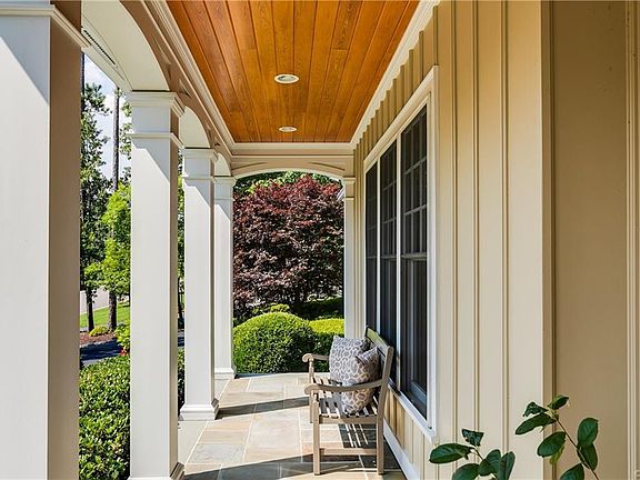 5th image of 204 Bayly Ct