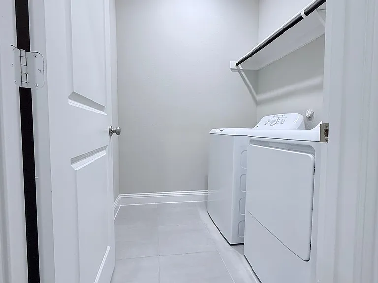 532 Hutchinson Ln — Photo 12