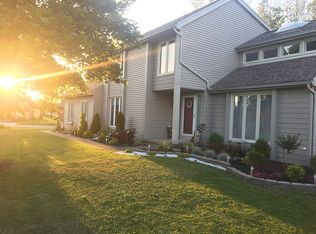 8 Lilybrooke Ct, East Amherst, NY 14051