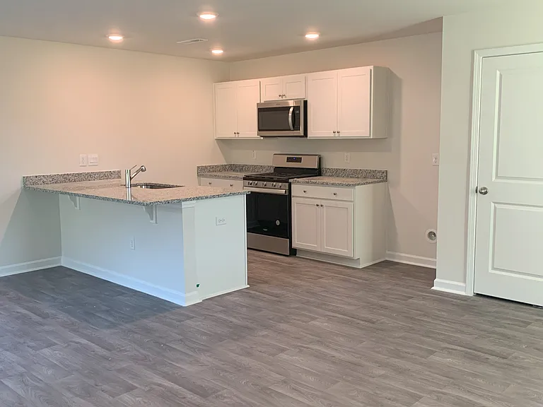 18 Sweet Meadow Rd — Photo 5