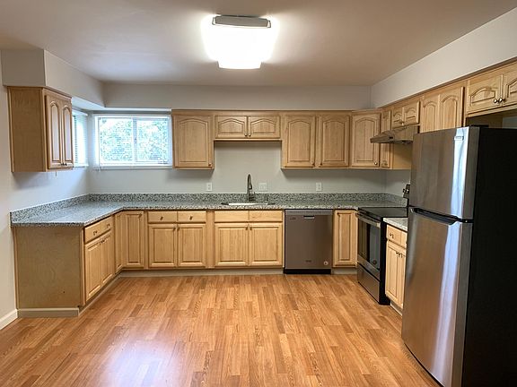 Brand new remodeled kitchen cabinets and appliances