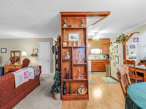 5th image of 806 Eastside Dr
