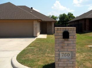 760 Stribling Cir, Azle, TX 76020