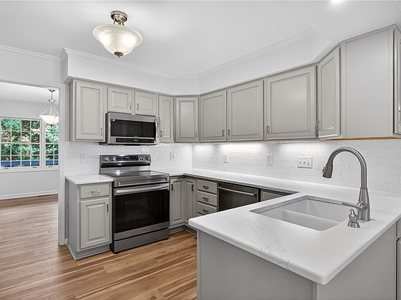 4th image of 9 Lookout Ln