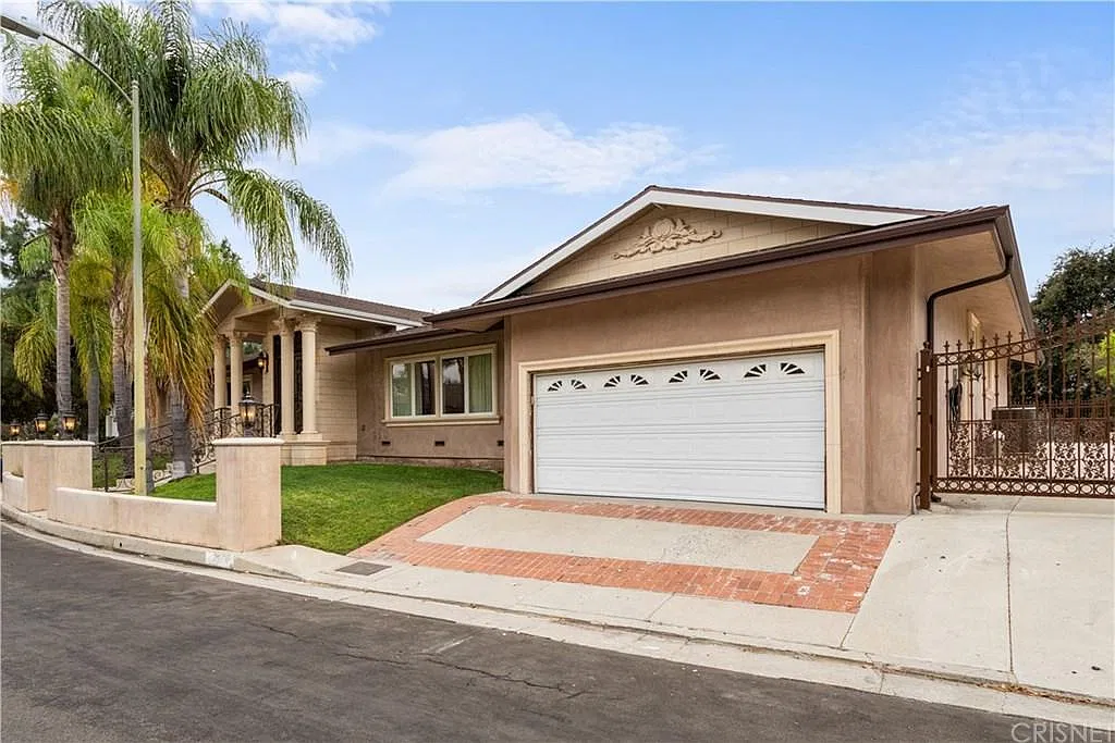 4 bed, 5.0 bath, 3317 sqft, $9,000 — Photo 2