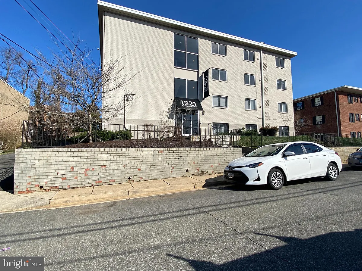 Building Photo - 1221 N Quinn St #1
